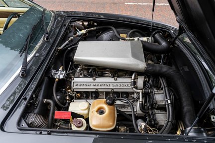 Aston Martin V8 Vantage X-Pack Volante 40