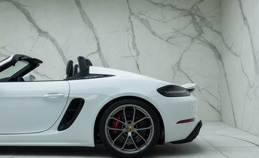 Porsche 718 SPYDER 40
