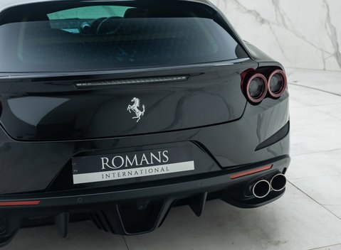 Ferrari GTC4 Lusso V12 30