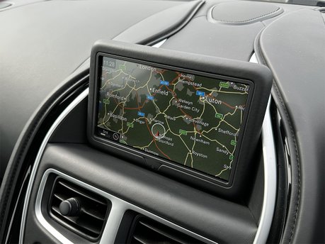 Aston Martin DB11 4.0L V8 Coupe 68