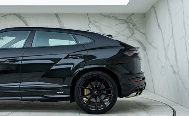 Lamborghini Urus S 35