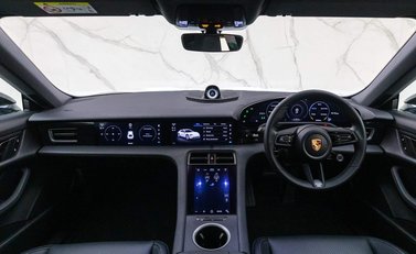 Porsche Taycan 4 CROSS TURISMO 13