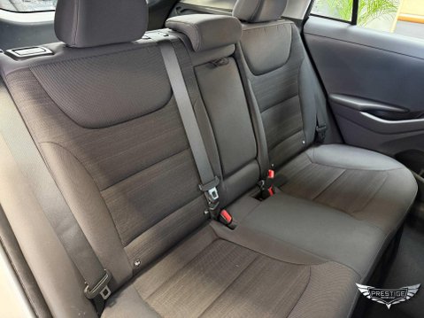 Hyundai IONIQ 1.6 h-GDi Premium DCT Euro 6 (s/s) 5dr 83