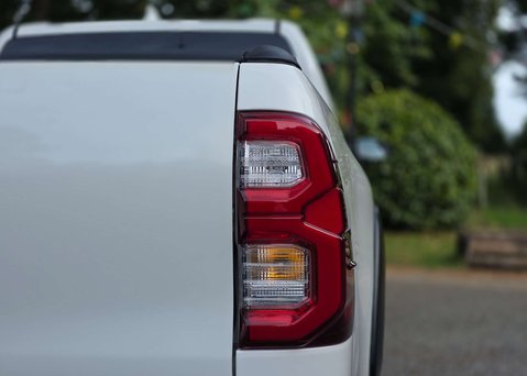 Toyota Hilux 2.8 HI-Luxury Invincible X D-4D 4WD Double Cab Auto 4WD 5dr 45