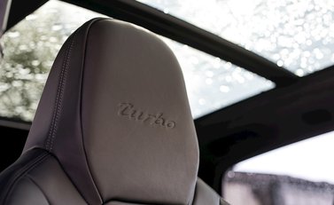 Porsche Cayenne Turbo (New Model) 19
