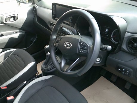 Hyundai i10 MPI SE CONNECT ONLY 16,000 MILES FROM NEW 3