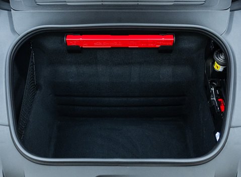 Porsche 911 Carrera 4 GTS (992) 38