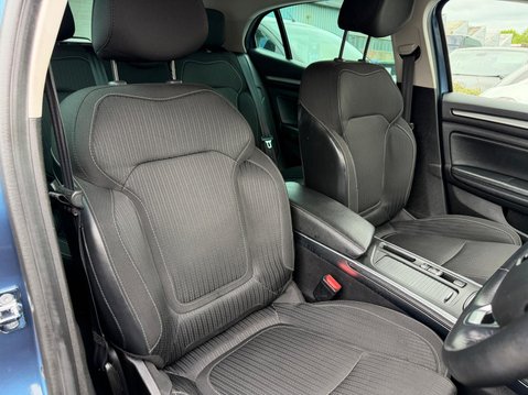 Renault Megane 1.3 TCe Iconic Euro 6 (s/s) 5dr 15