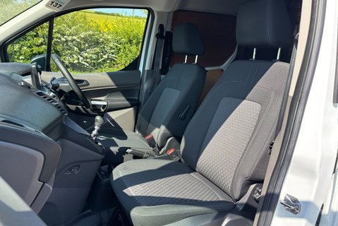 Ford Transit Connect 220 L1 Trend DCIV Tdci with Air Con / Sat Nav / Camera 3