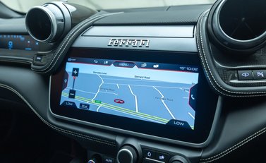 Ferrari GTC4 Lusso V12 23