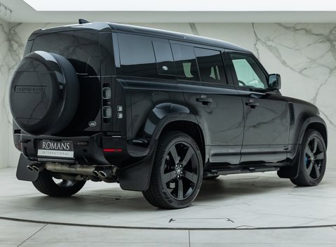 Land Rover Defender 110 V8 Bond Edition 6