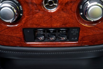 Rolls-Royce Phantom Drophead Coupe 27