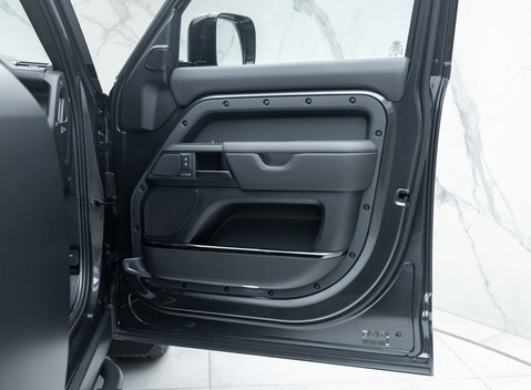 Land Rover Defender OCTA EDITION ONE 14