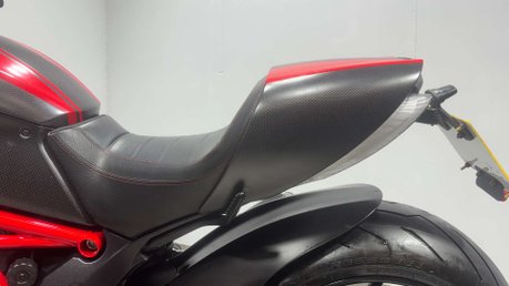 Ducati Diavel 1198 CARBON EDITION 24K 1 OWNER JUST SERVICED MOT APRIL 2027 31