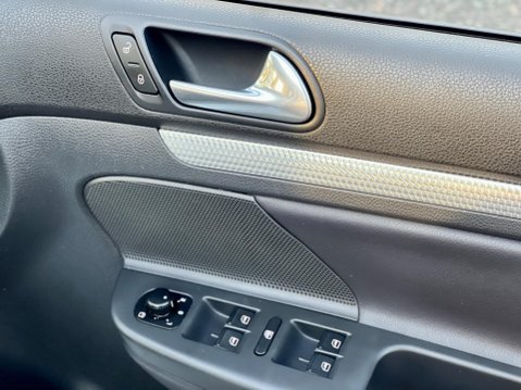 Volkswagen Golf 3.2 V6 R32 DSG 4Motion 5dr 46