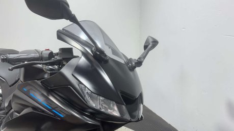 Yamaha R125 YZF 2023 ONLY 4K 1 OWNER NEW MOT SERVICED SPORTS BIKE 125CC 39