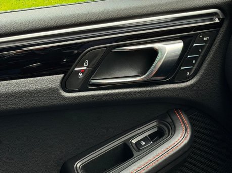 Porsche Macan S PDK 38