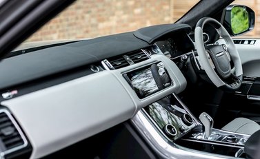 Land Rover Range Rover Sport 5.0 SVR 18