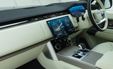 Land Rover Range Rover P530 FIRST EDITION 24