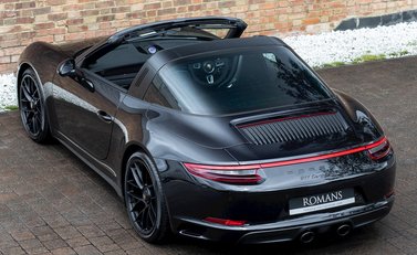 Porsche 911 Targa 4 GTS (991.2) 11