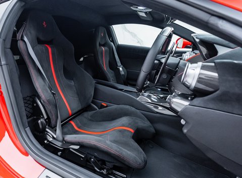 Ferrari 812 Competizione 12