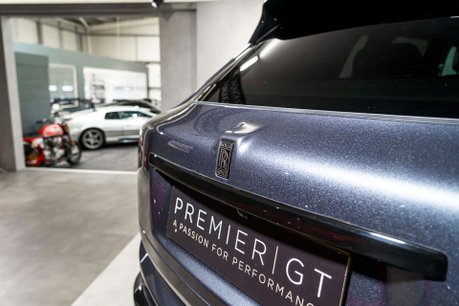 Rolls-Royce Cullinan V12. DYNAMIC PACKAGE. ACTIVE CRUISE. SHOOTING STAR HEADLINER. HUD 67