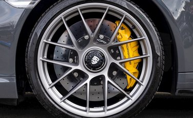 Porsche 911 Turbo S (991.2) 10