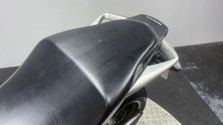 Honda VFR 2011 ONLY 22K NEW MOT SERVICED TOP BOX TOURER 800CC 43