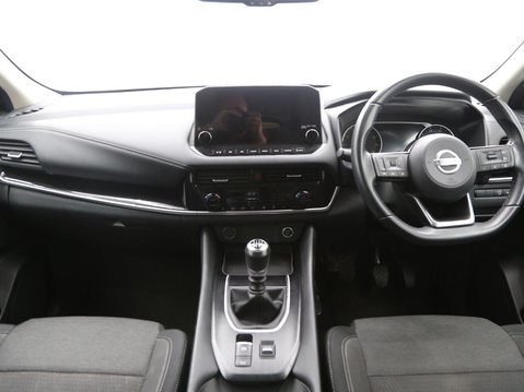 Nissan Qashqai 1.3 DIG-T MHEV N-Connecta Euro 6 (s/s) 5dr 9
