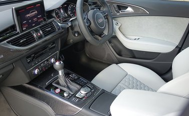 Audi RS6 Avant Performance 18