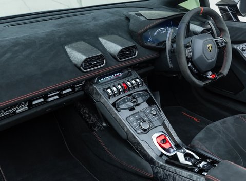Lamborghini Huracan Spyder LP 640-4 PERFORMANTE 18