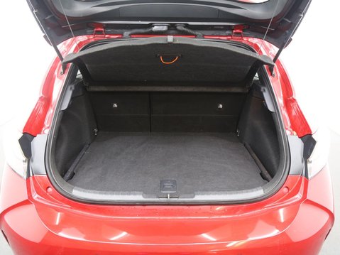 Toyota Corolla 2.0 VVT-h Design CVT Euro 6 (s/s) 5dr 26