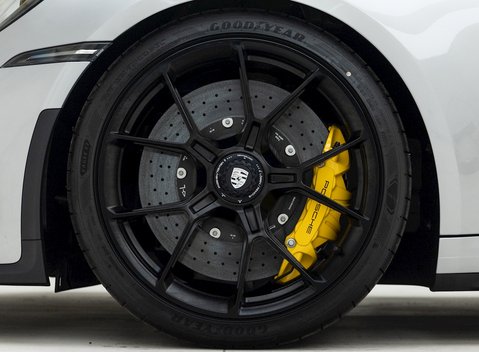 Porsche 911 (992) GT3 Touring 8