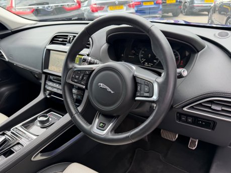 Jaguar F-Pace 2.0 P300 R-Sport SUV 5dr Petrol Auto AWD Euro 6 (s/s) (300 ps) 33