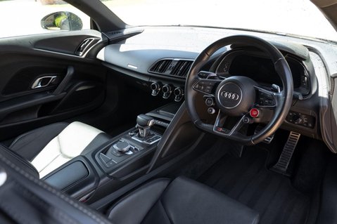 Audi R8 5.2 FSI V10 Plus S Tronic quattro Euro 6 (s/s) 2dr 5