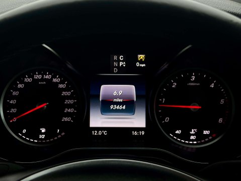 Mercedes-Benz V Class 2.2 V220d AMG Line MPV 5dr Diesel G-Tronic+ Euro 6 (s/s) 7 Seat (163 ps) 62