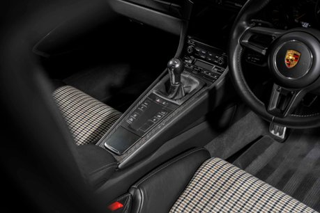 Porsche 911 GT3 TOURING. 1 OF 47 RHD CARS IN THE UK. 1 OF 4 IN CRAYON. HOUNDSTOOTH INTERIOR 26