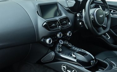 Aston Martin V8 Vantage 17