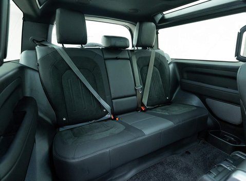 Land Rover Defender 90 V8 Bond Edition 16