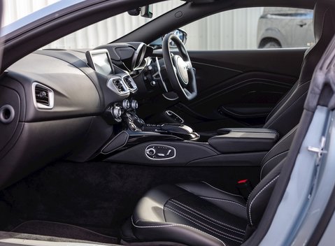 Aston Martin V8 Vantage 14