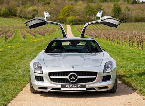 Mercedes-Benz SLS AMG 12