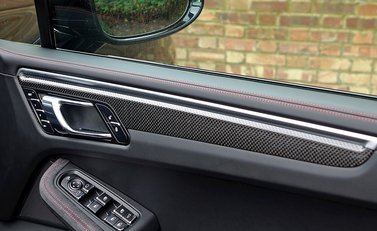 Porsche Macan Turbo Performance Package 17