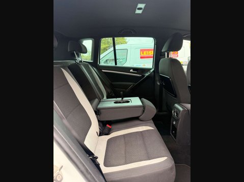 Volkswagen Tiguan 2.0 Tiguan R-Line TDI BlueMotion Technology 4Motion 4WD 5dr 8