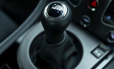 Aston Martin V12 Vantage S 17