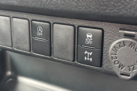 Toyota Hilux Active ECB 4WD D-4D Pickup 25