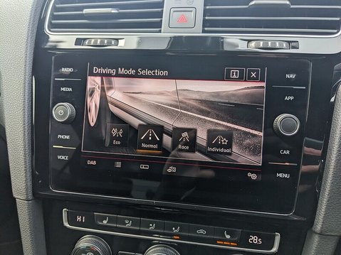 Volkswagen Golf R TSI 4MOTION DSG 36