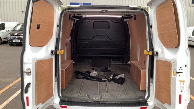 Ford Transit Custom SWB L1H1 Low Roof Limited 280 Air Con Alloys Sensors EURO 6 5