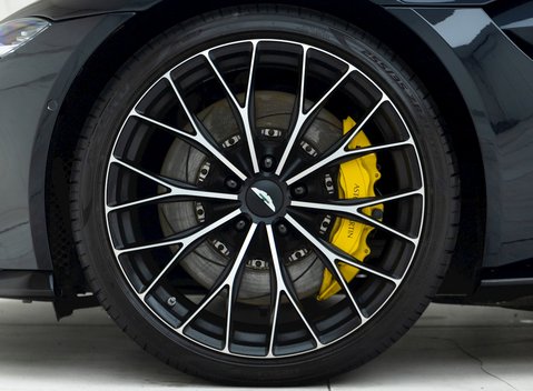 Aston Martin V8 Vantage Roadster 11