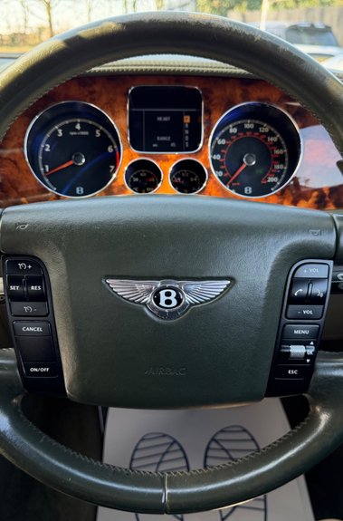Bentley Continental GT - CYPRESS GREEN - 15 SERVICES RECORDED  