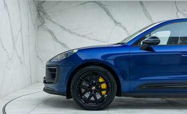 Porsche Macan GTS 40
